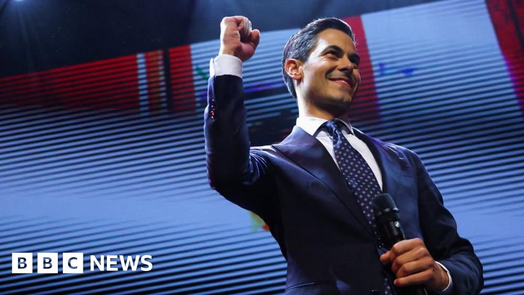 Dutch centrist liberals neck and neck in close finish with populist Wilders