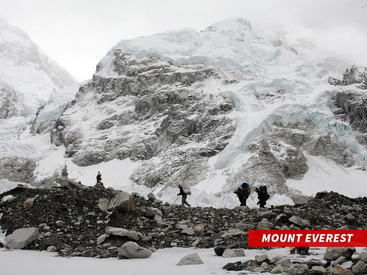 mount-everest-sub-getty-2