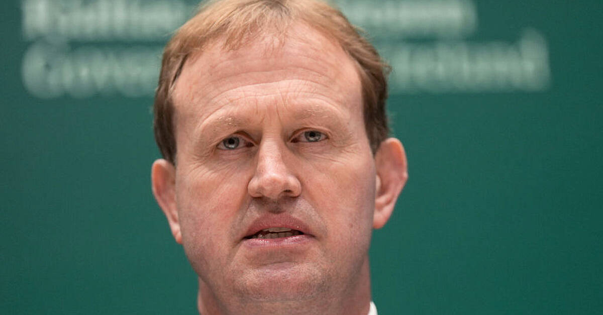 Chartered flight deporting 24 men to Pakistan cost €473,000, minister reveals