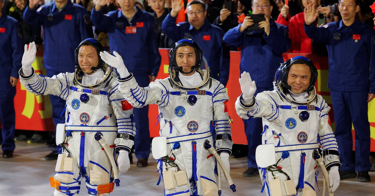 See-off ceremony before the Shenzhou-21 spaceflight mission at Jiuquan Satellite Launch Cente