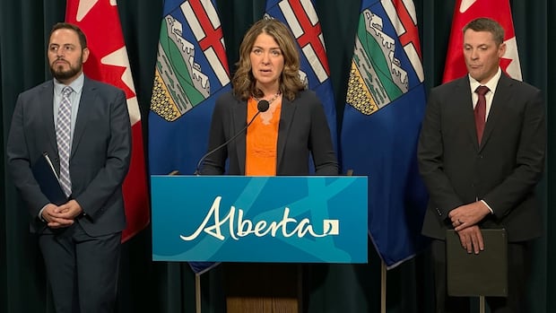 Alberta to pay families of younger children should teachers strike Oct. 6, government says