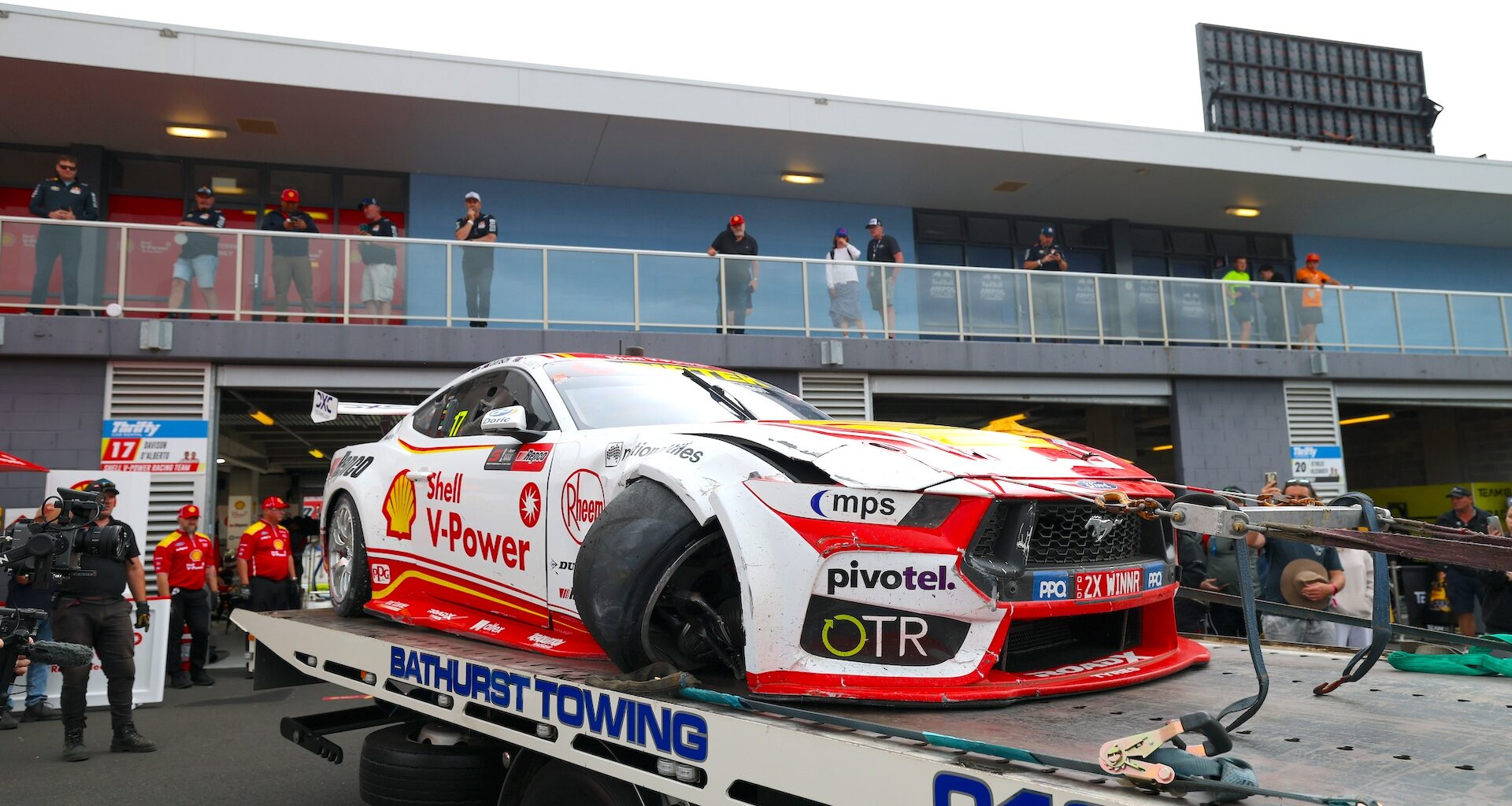 DJR rocked by D’Alberto crash, issues for #38 - Supercars