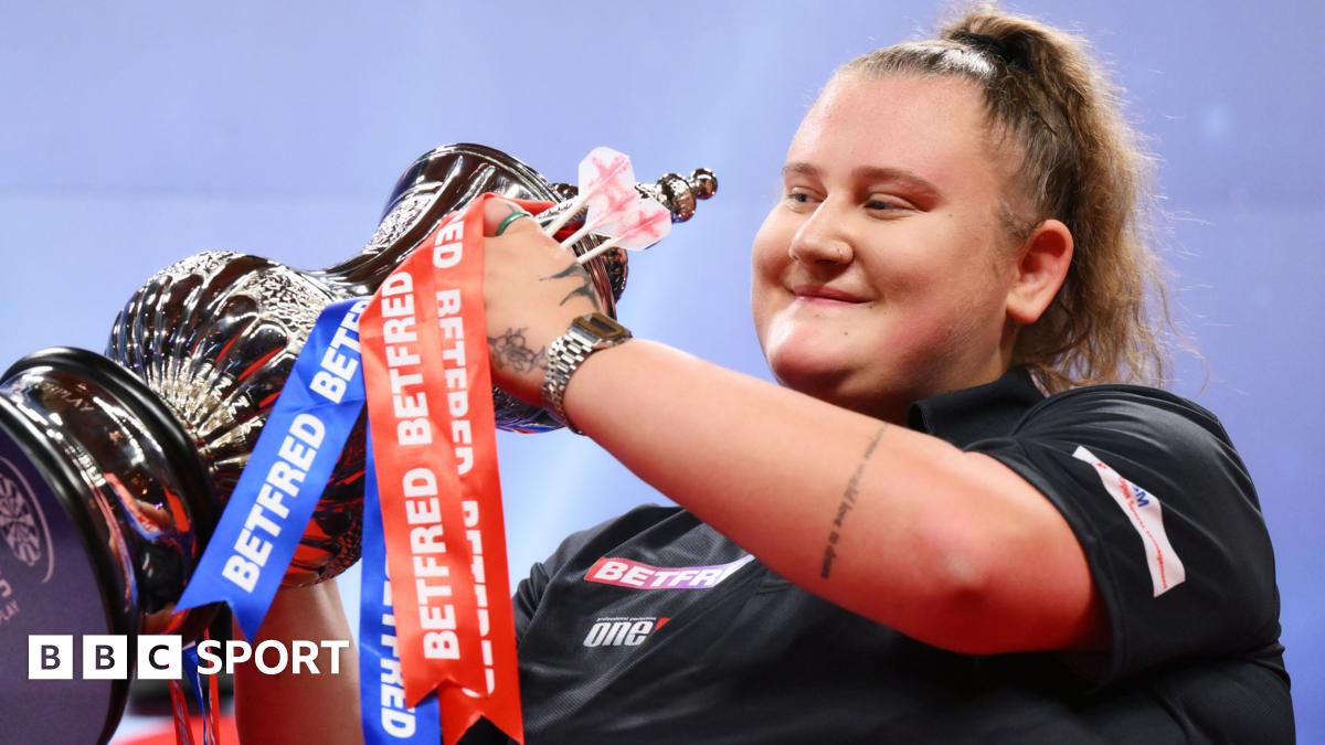 Beau Greaves with the Women's World Matchplay trophy in 2024