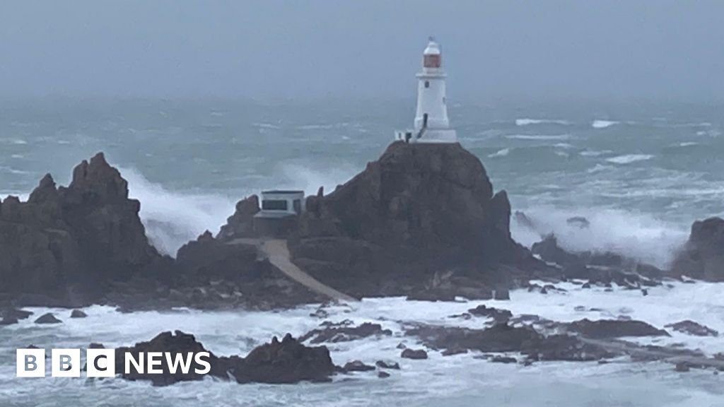 Severe wind weather warning issued for Channel Islands