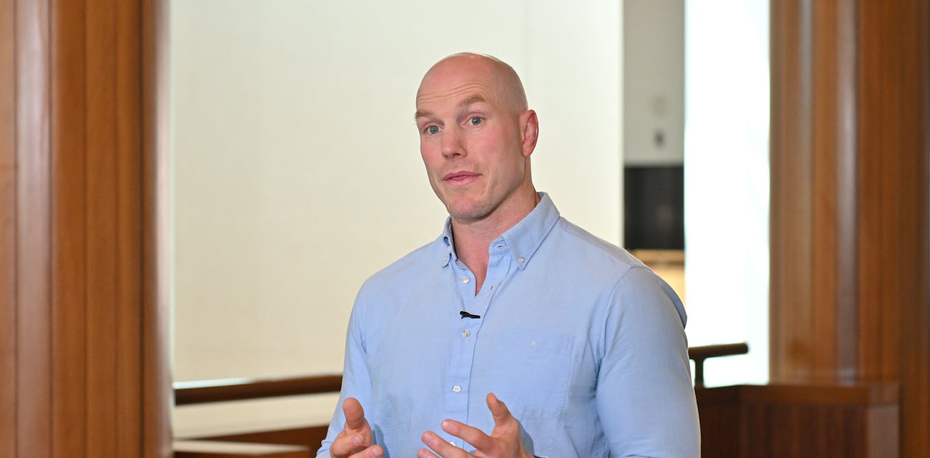 Senator David Pocock thrown out of Parliament Sports Club after criticising gambling link