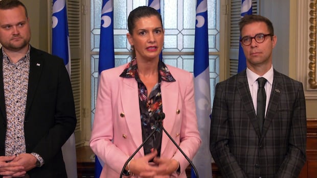 Quebec calls for temporary truce as postal strike threatens municipal voter mailings