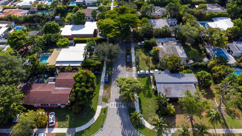 Mortgage rates fall to lowest level of 2025