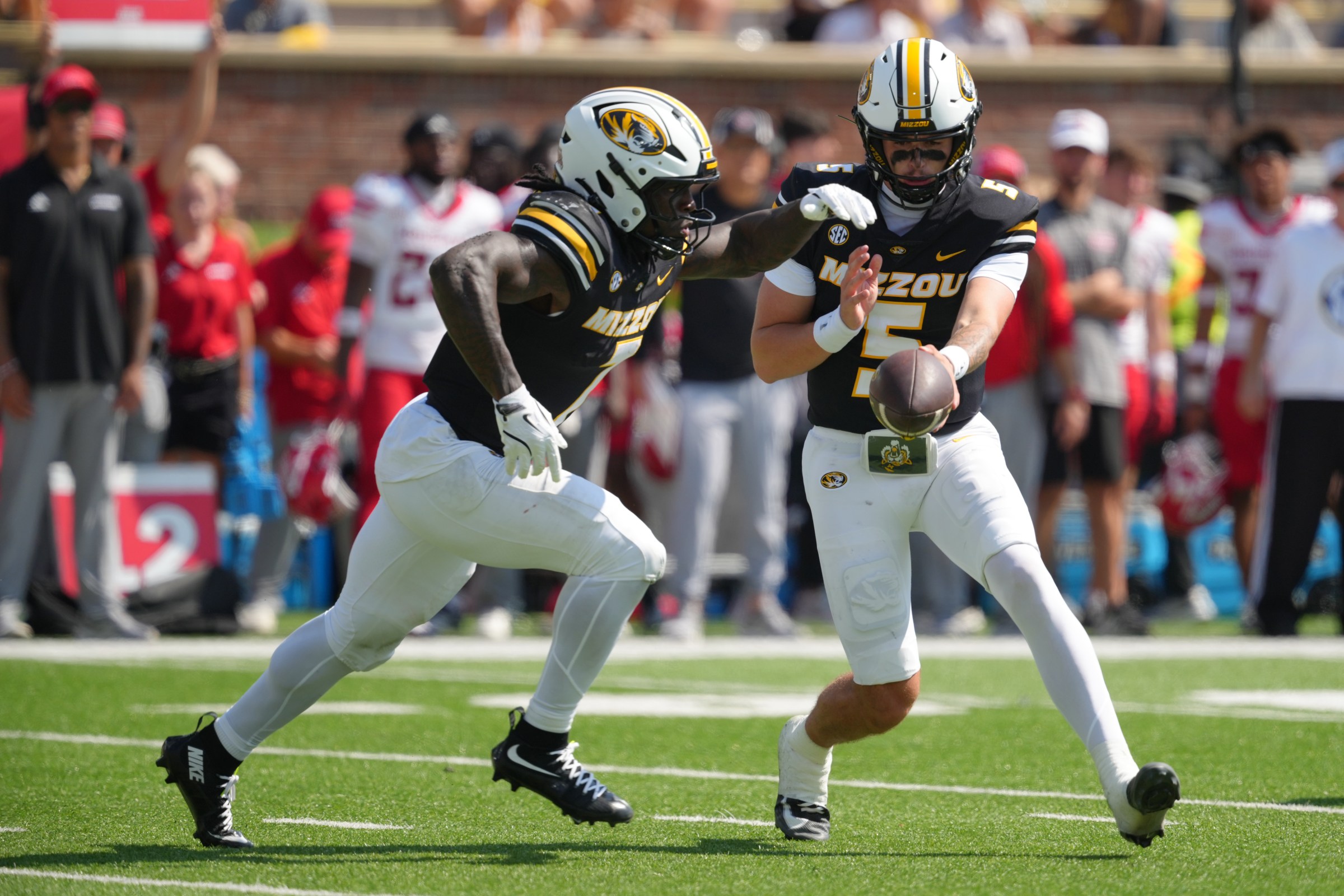 COLUMBIA, MISSOURI - SEPTEMBER 13: Quarterback Matt Zollers #5 of the Missouri Tigers hands the ball off to running back Marquise Davis #7 of the Missouri Tigers in the second half against the Louisiana Ragin Cajuns at Faurot Field at Memorial Stadium on September 13, 2025 in Columbia, Missouri. (Photo by Ed Zurga/Getty Images)