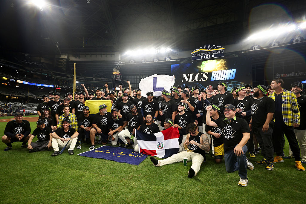 Brewers Celebrate Cubs’ Elimination With Pathetic ‘L’ Flag Stunt