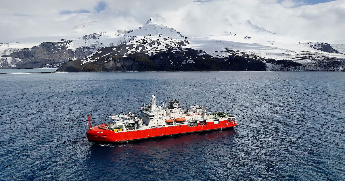 We arrive at Heard Island – Australian Antarctic Program (News 2025)