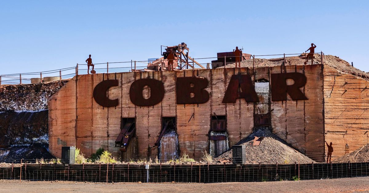 Two dead after mine explosion in far west NSW