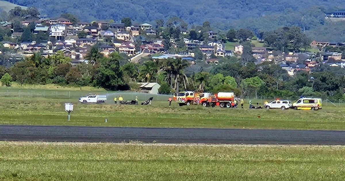 Three dead as light plane crashes at airport south of Sydney