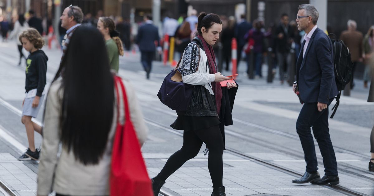 Warning over dozens of Samsung phone models that may fail to connect to triple zero