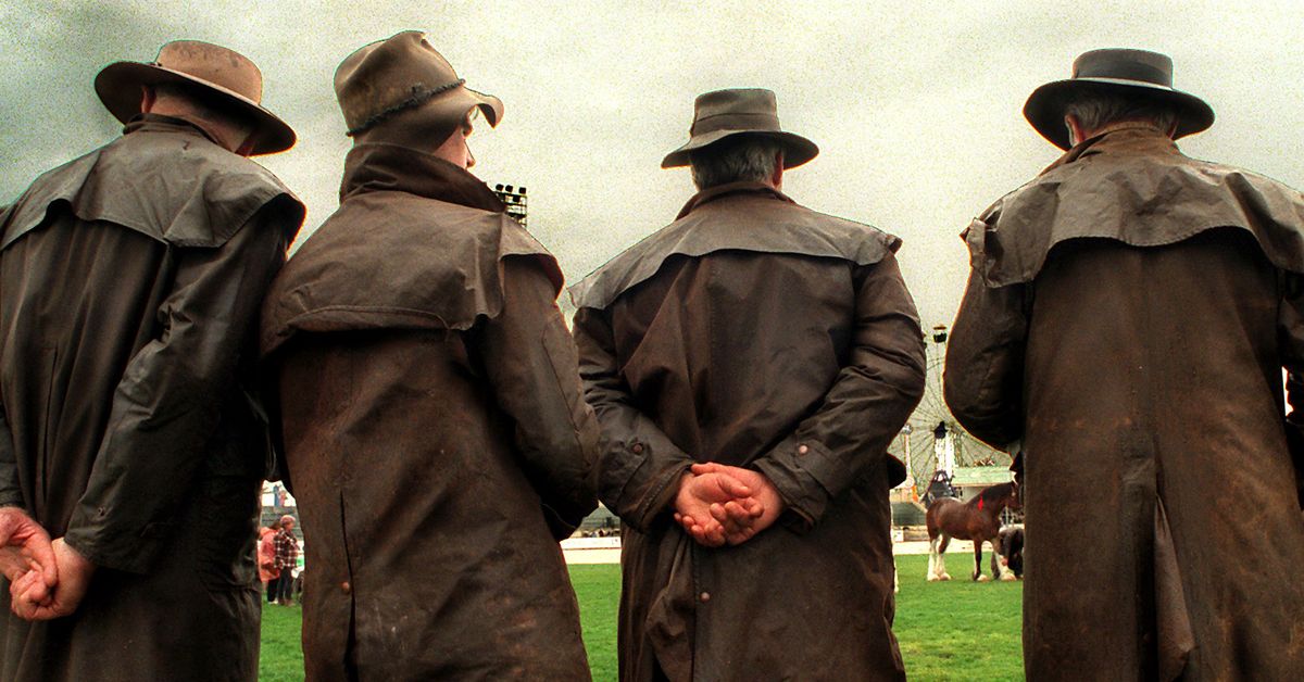 Men allegedly stole $5000 of Driza-Bone jackets from unit carpark