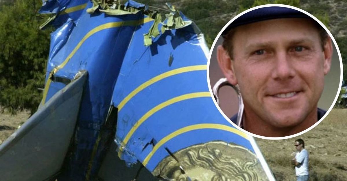 Today in History - October 25: Millions watch 'ghost flight' carry sporting superstar and friend to their demise