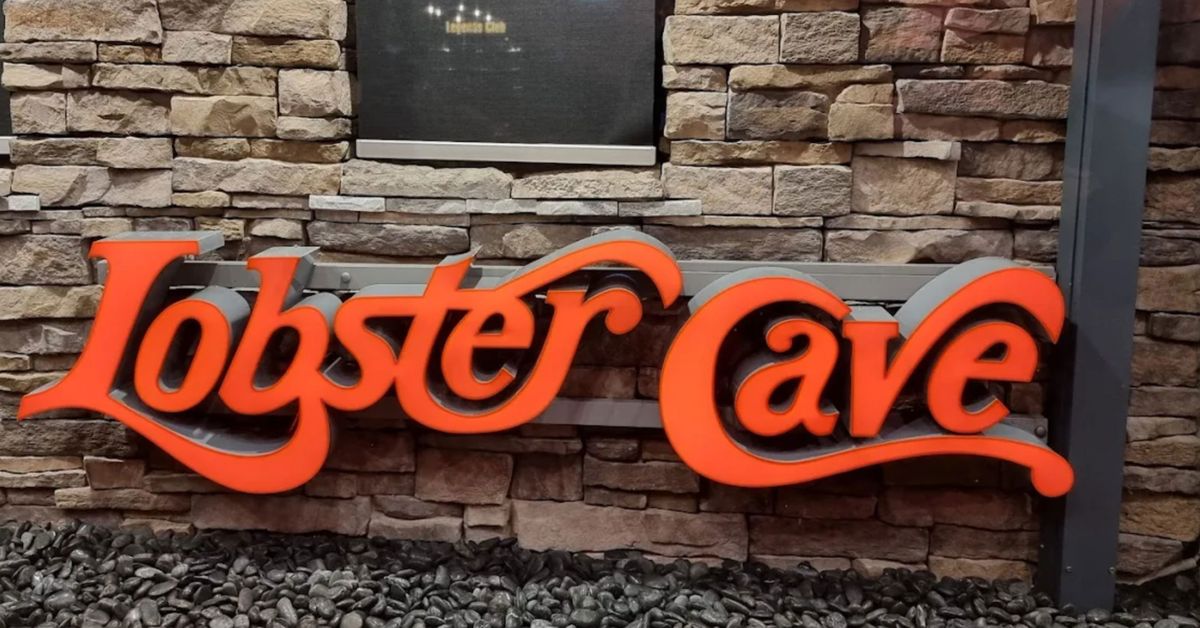 The owners of Lobster Cave in Beaumaris in the city's south-east today confirmed it has ceased trading almost 40 years since it first opened.