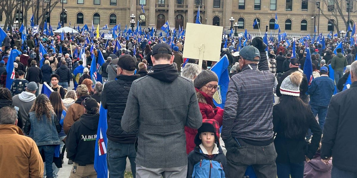 Thousands rally for Alberta independence at Legislature
