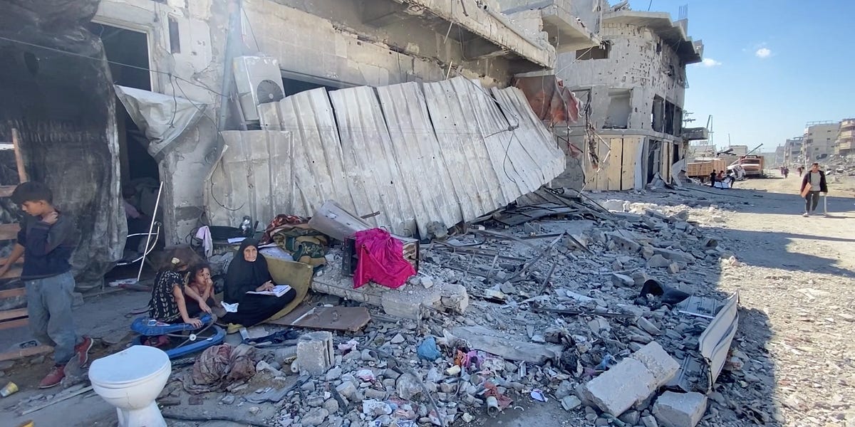 Palestinians Are Going Back to Gaza City Despite Proximity of Israeli Troops