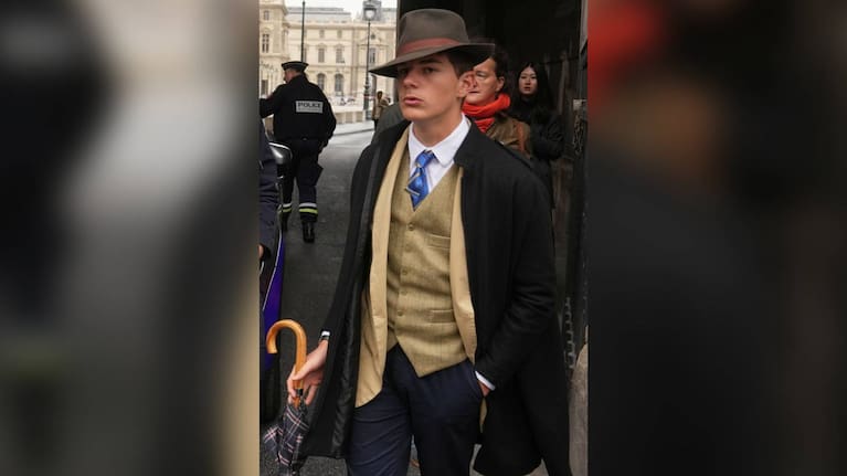 If the unidentified man really is one of the more than 100 investigators hunting for the jewel thieves, the authorities are keeping it very hush-hush.