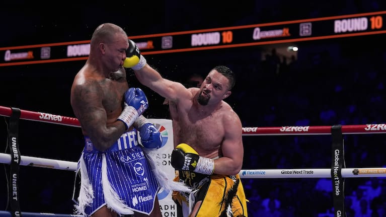 Joseph Parker scores with a right hand against Fabio Wardley.