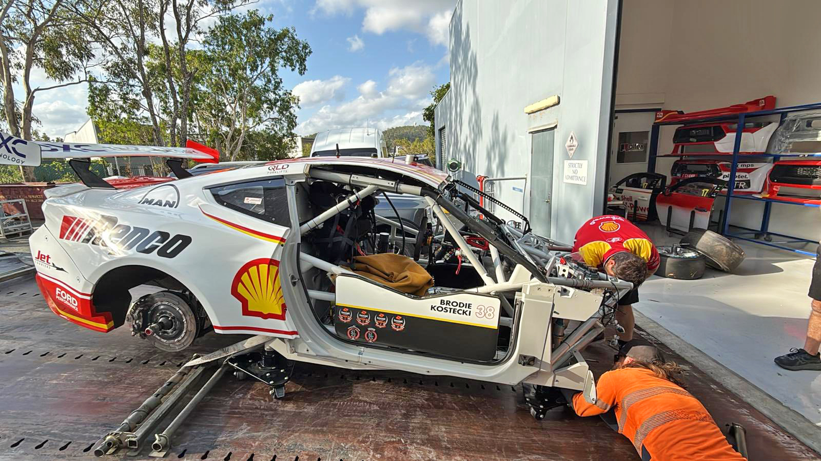 Kostecki's Finals hopes still alive after brave DJR all-nighter - Supercars