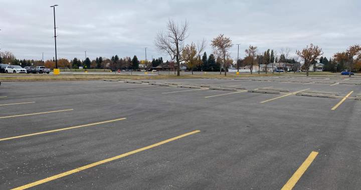 Calgary man charged with attempted murder after Lethbridge pedestrians struck by vehicle