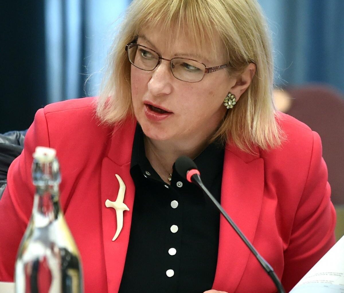 Barker extends mayoral lead; no changes to councillors