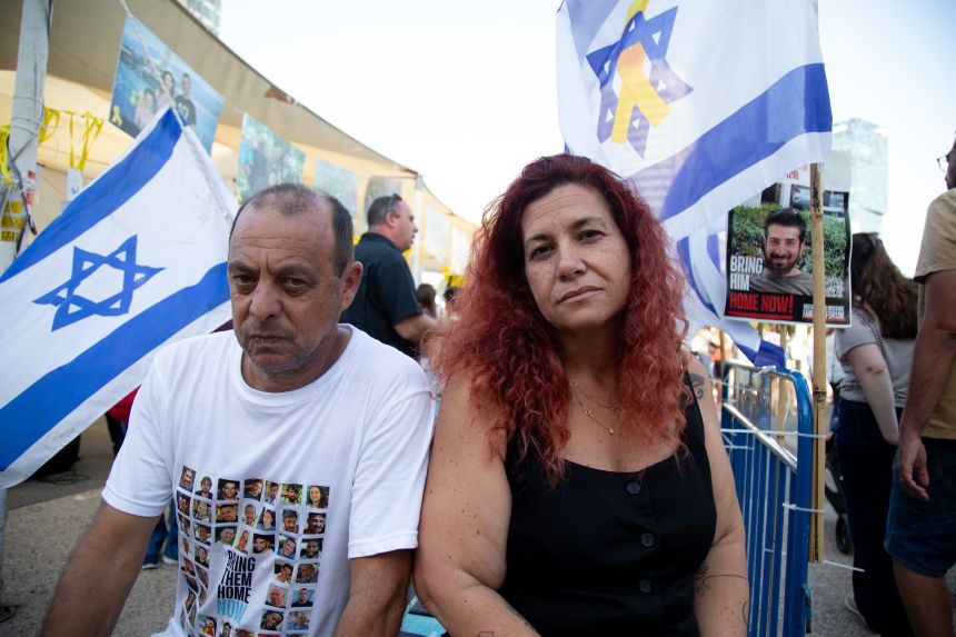 Returned hostage Ofer Kalderon's brother Nissan and sister-in-law Sharon have been demonstrating for the return of all of the hostages since October 7. 