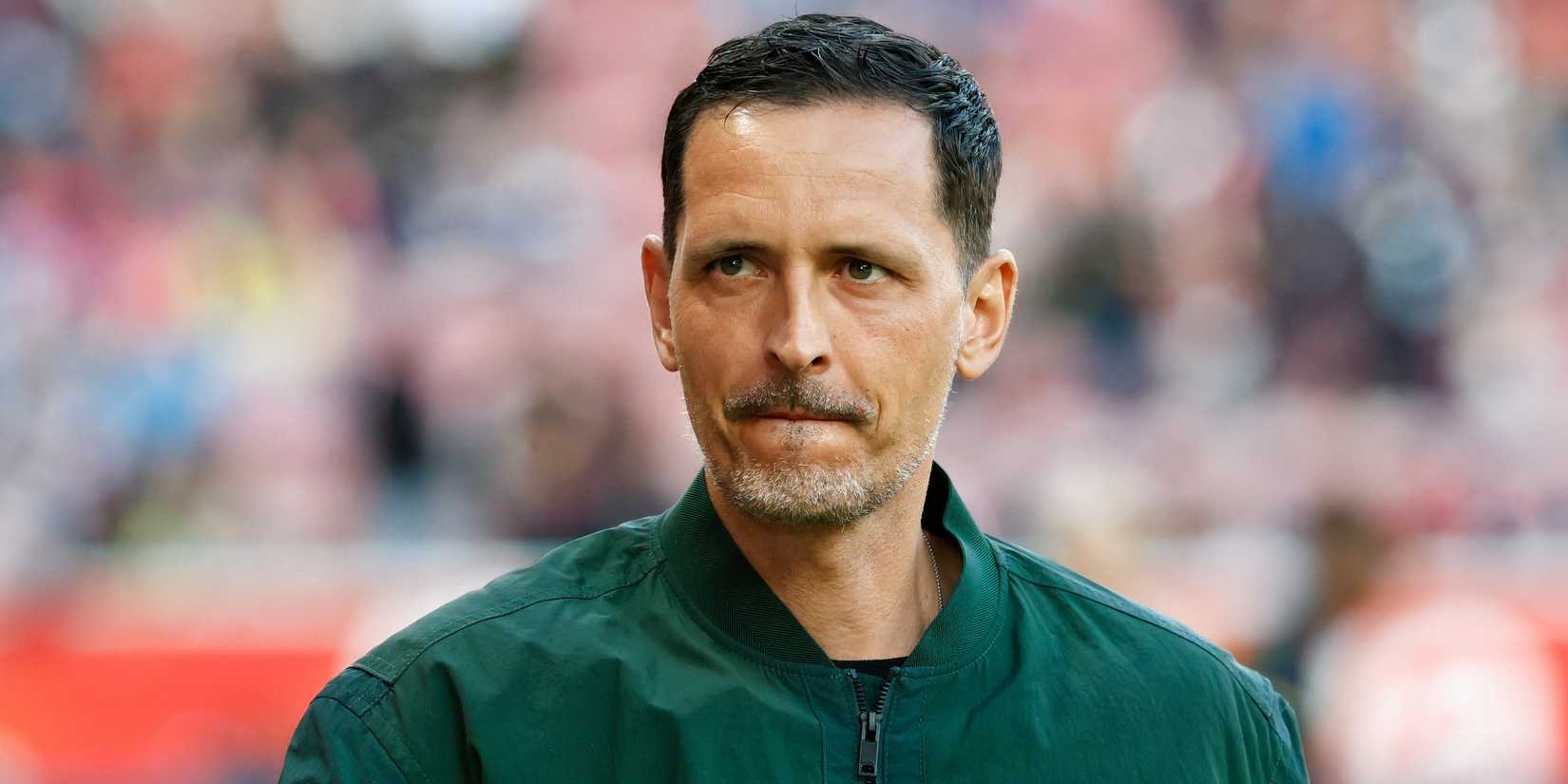 Eintracht Frankfurt head coach Dino Toppmoller watching on from the touchline