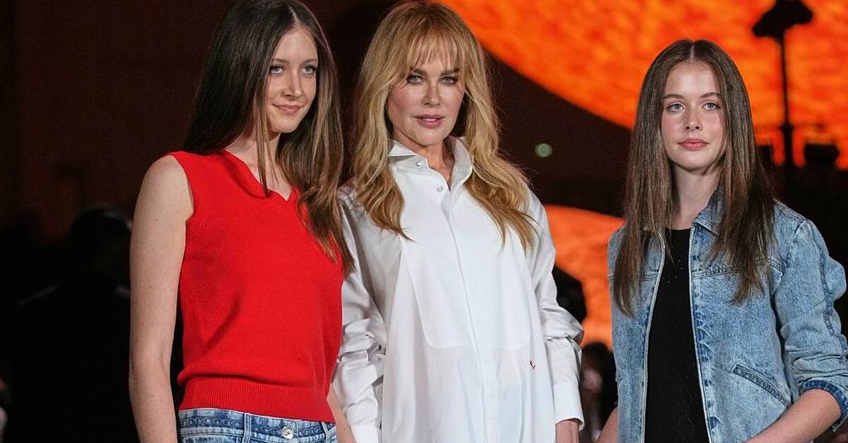 Nicole Kidman attends Chanel show with daughters days after filing for divorce