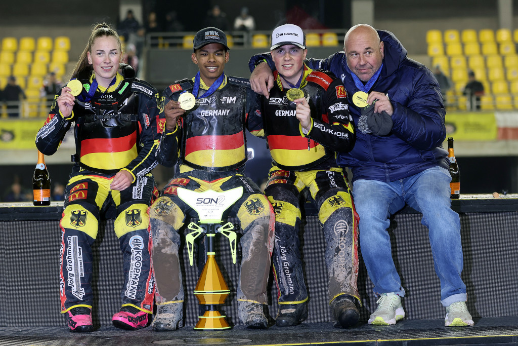 Germany's SON2 world champions - Hannah Grunwald, Mario Hausl, Norick Blodorn and boss Sascha Dorner. PHOTO: Jarek Pabijan
