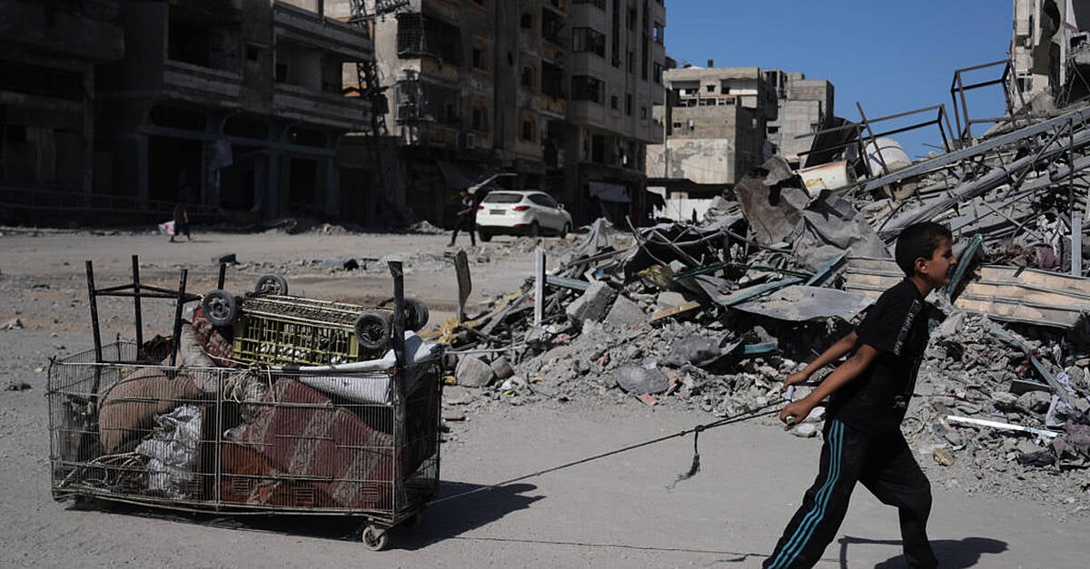 Palestinians return to ruins as Gaza ceasefire holds