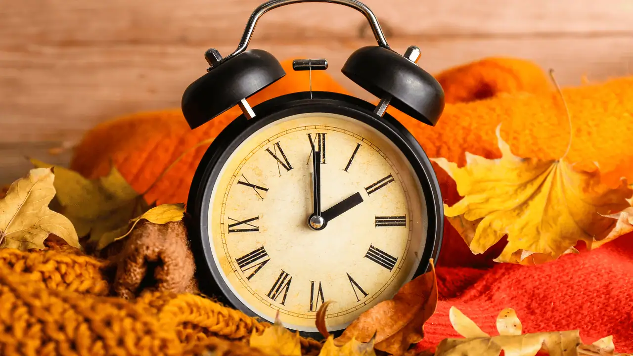 Daylight saving time ends earlier than usual this year in Canada