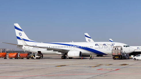 13-year-old sneaks onto El Al plane and is removed just