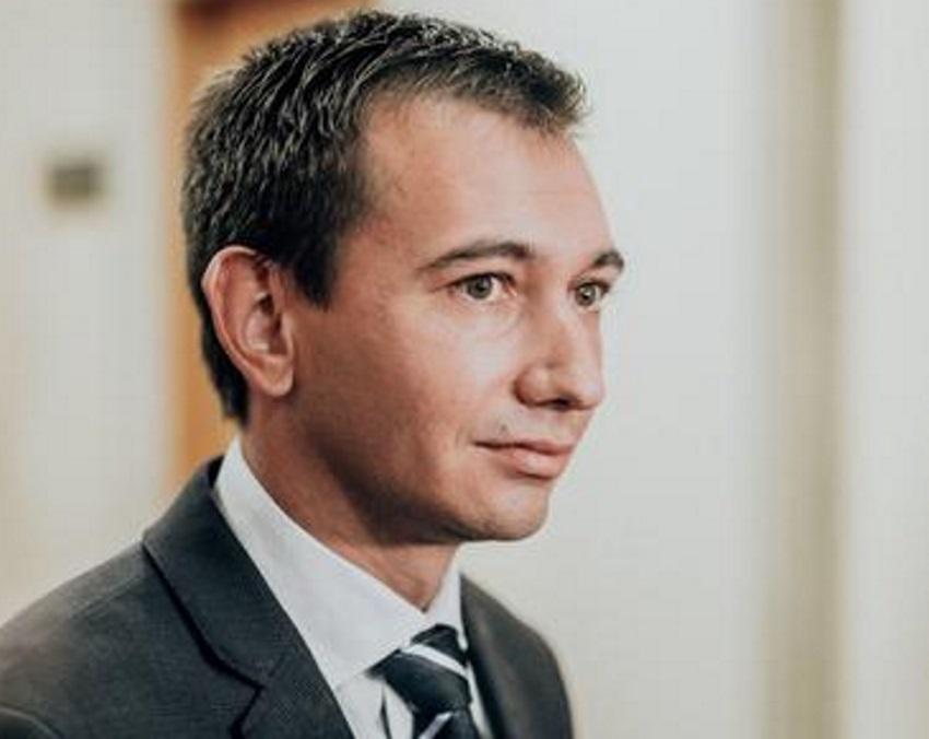 Govt lowers free screening age for bowel cancer