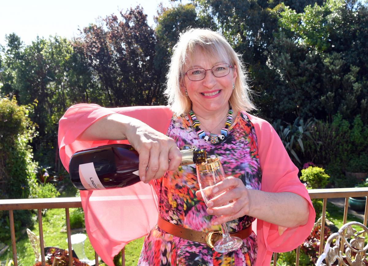 Barker leads Dunedin mayoralty race by close margin