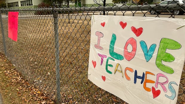 Alberta bargaining committee serves 51,000 teachers with lockout notice