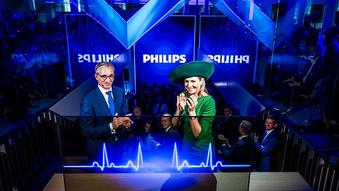 Her Majesty Queen Máxima officially opens the new global headquarters of Royal Philips by symbolically activating the building’s heartbeat, afterwards she was shown how the company