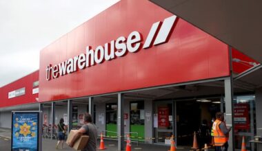 The Warehouse Group blames $2.8 million loss on 'challenging' economy