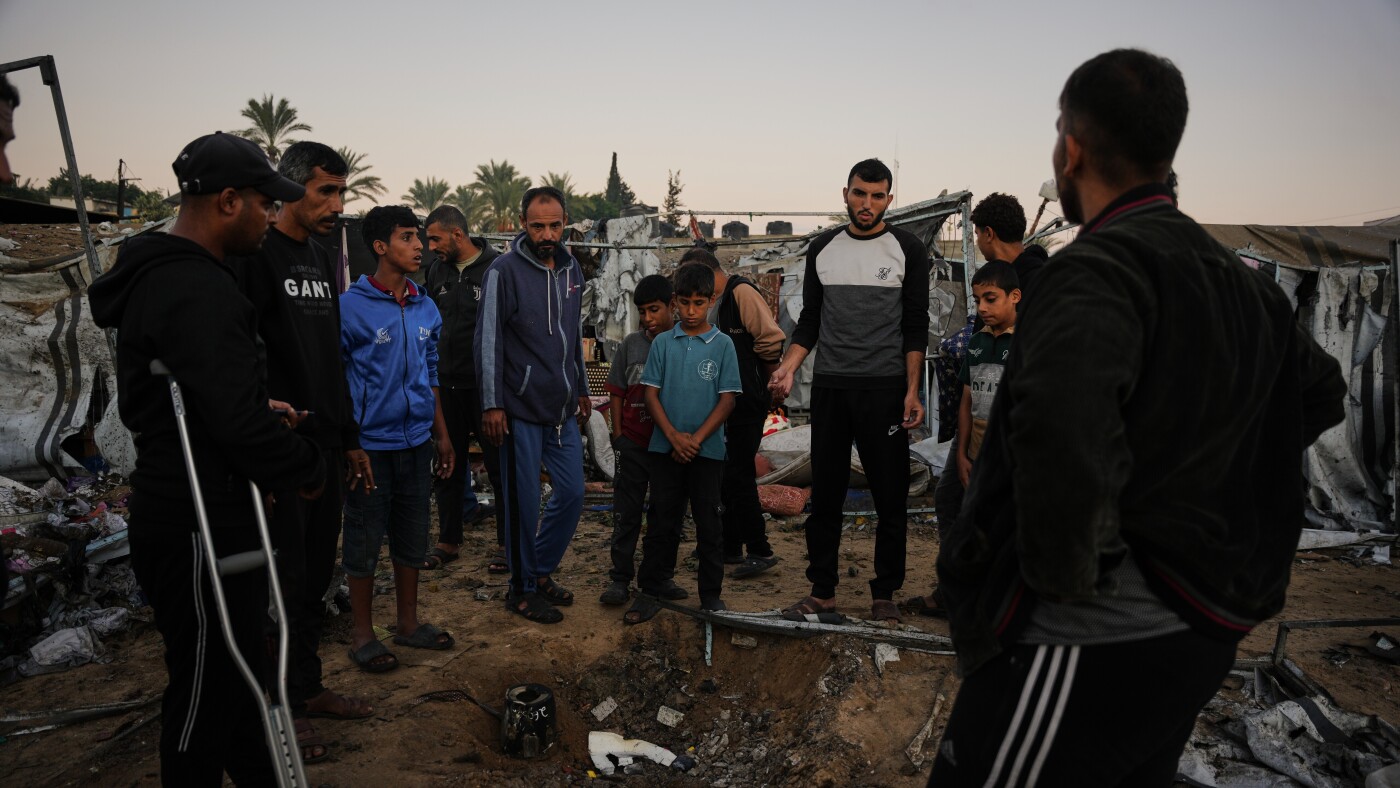 Israel resuming ceasefire after strikes in Gaza kill 104 : NPR