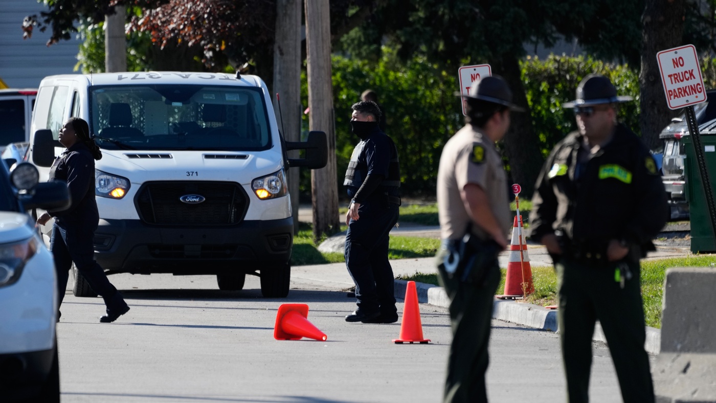 Immigration agents remove license plates on cars during arrests : NPR