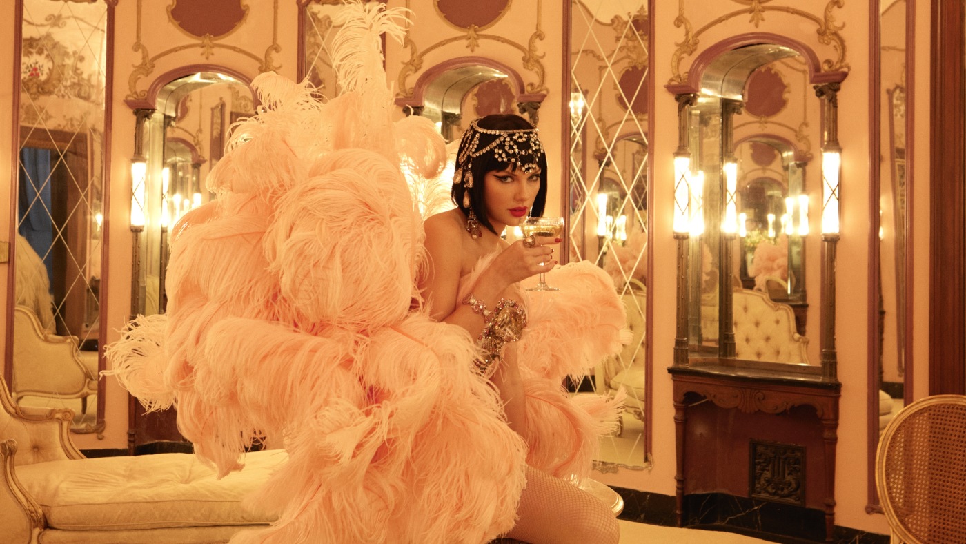 On 'Showgirl,' Taylor Swift feels love's glow and fame's glare : NPR