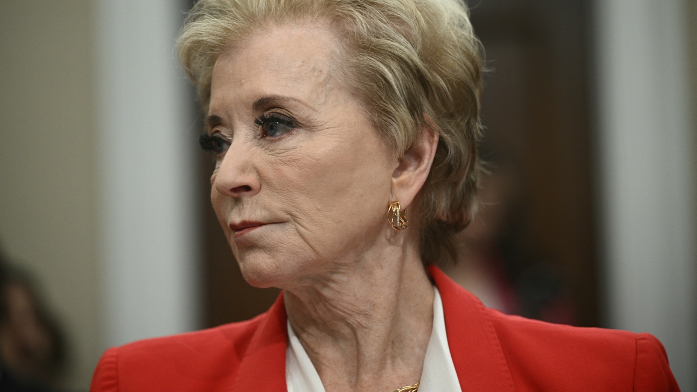 As deadline for Trump’s colleges compact looms, schools signal dissent : NPR