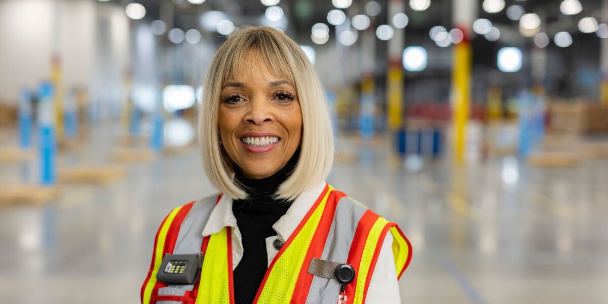 Amazon adding 250,000 U.S. seasonal employees for holidays