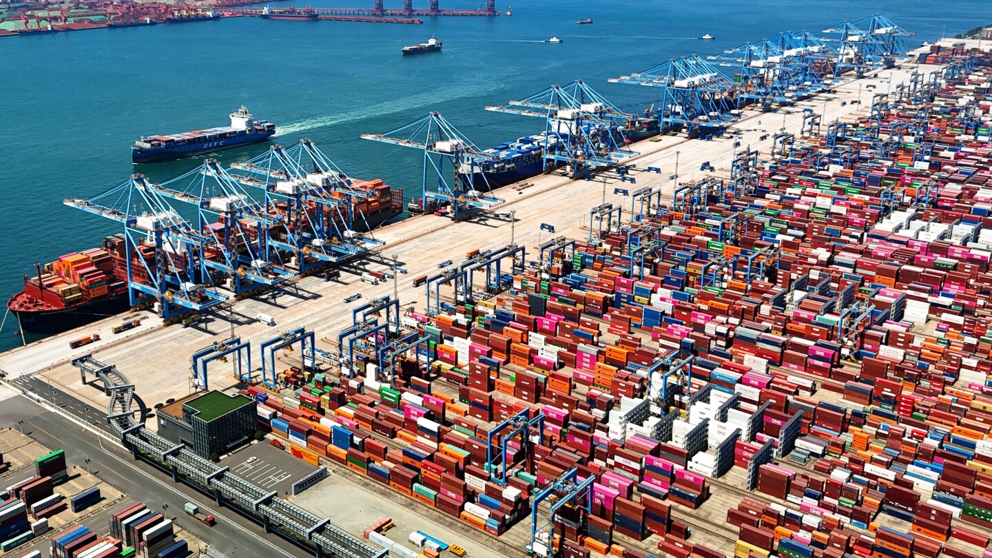 China hits US ships with retaliatory port fees before trade talks