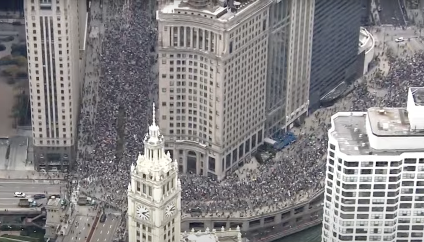 'No Kings' rally, march in downtown Chicago draws a huge crowd opposing Trump policies
