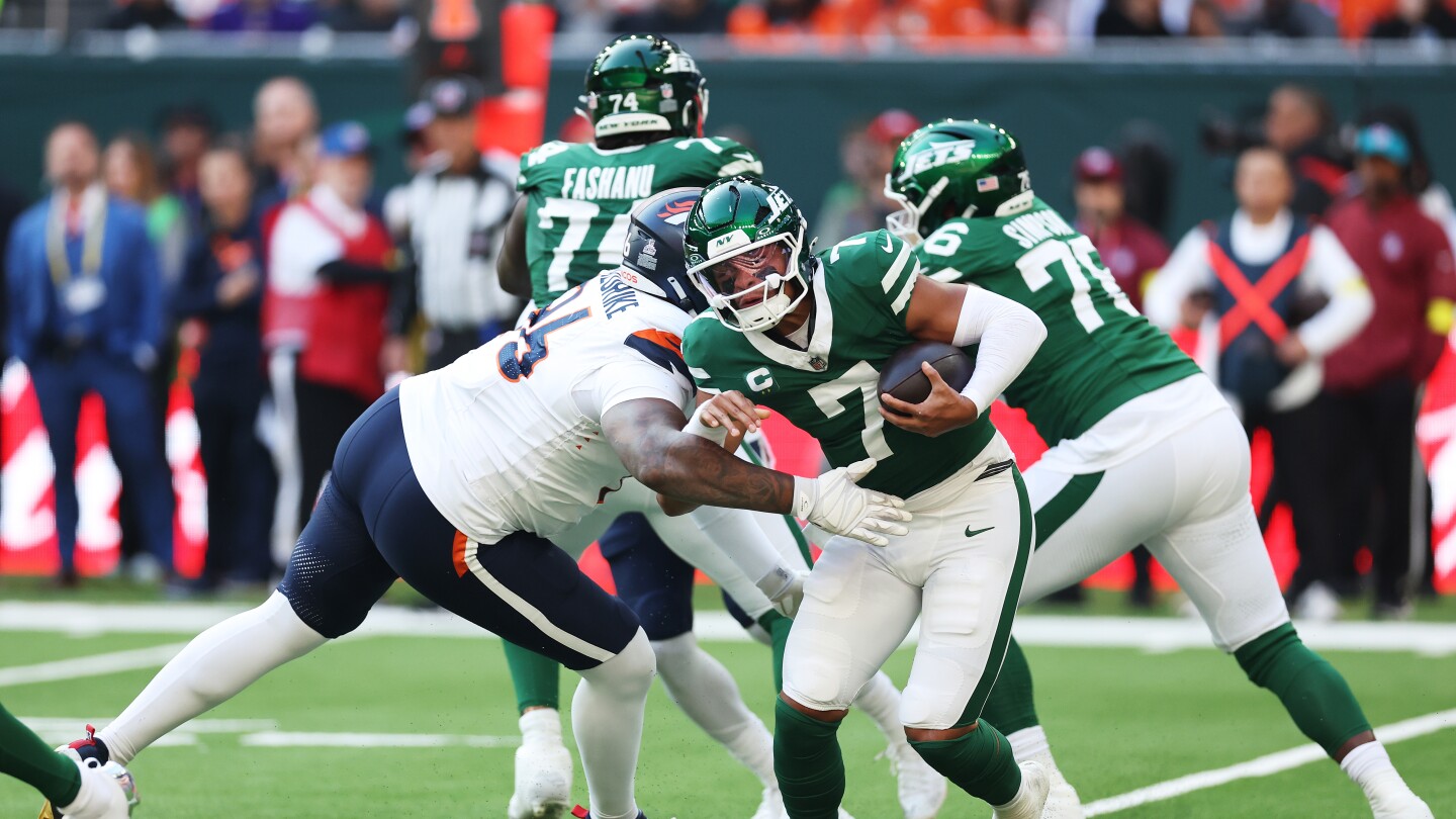 Broncos squeeze out a 13-11 win over Jets in London