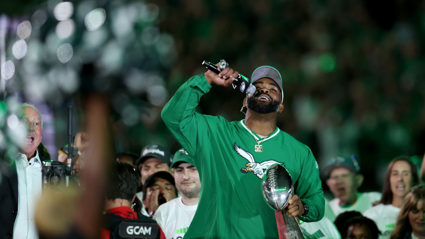 Eagles announce Brandon Graham's return