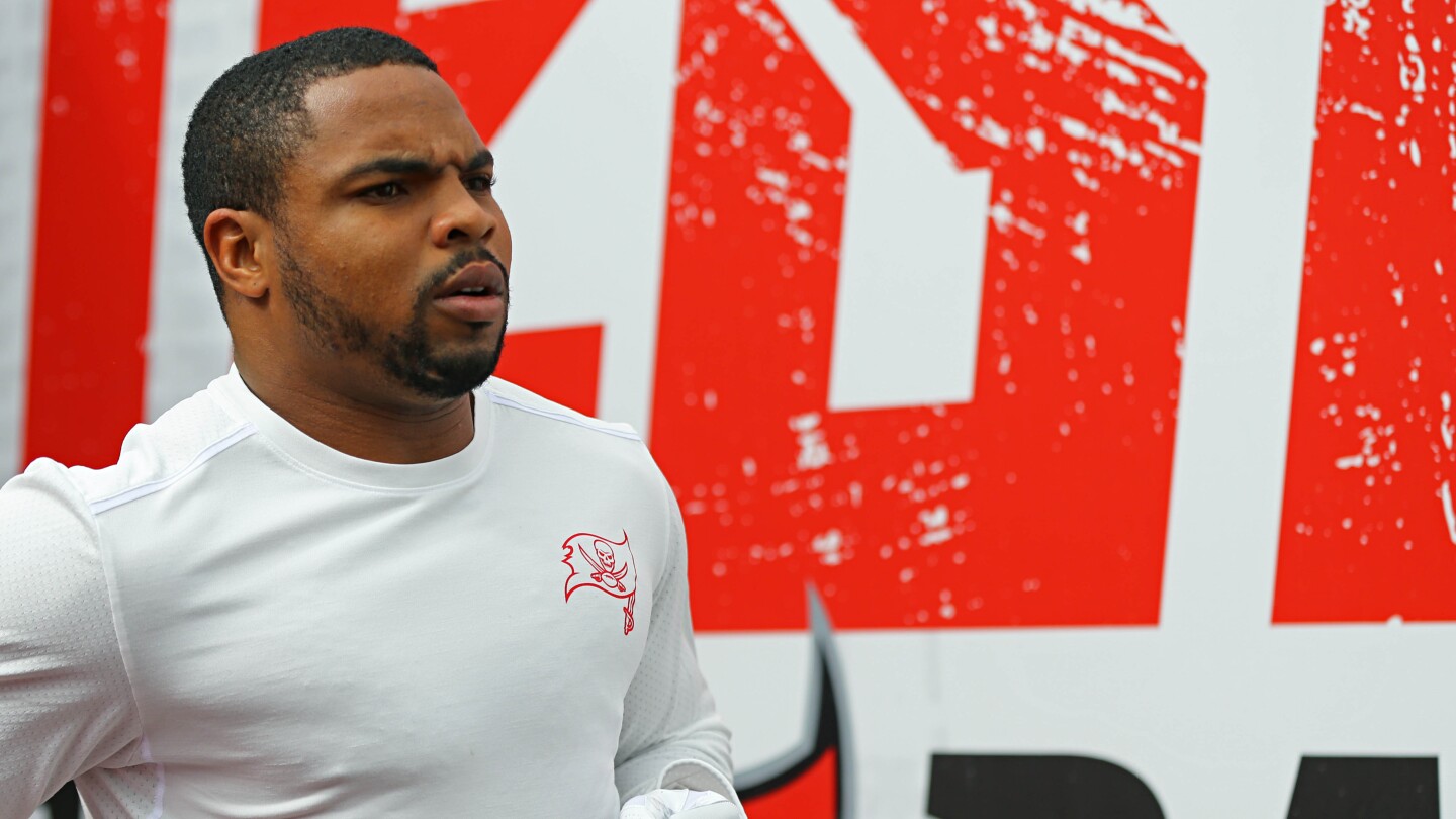 Report: Doug Martin died in Oakland police custody