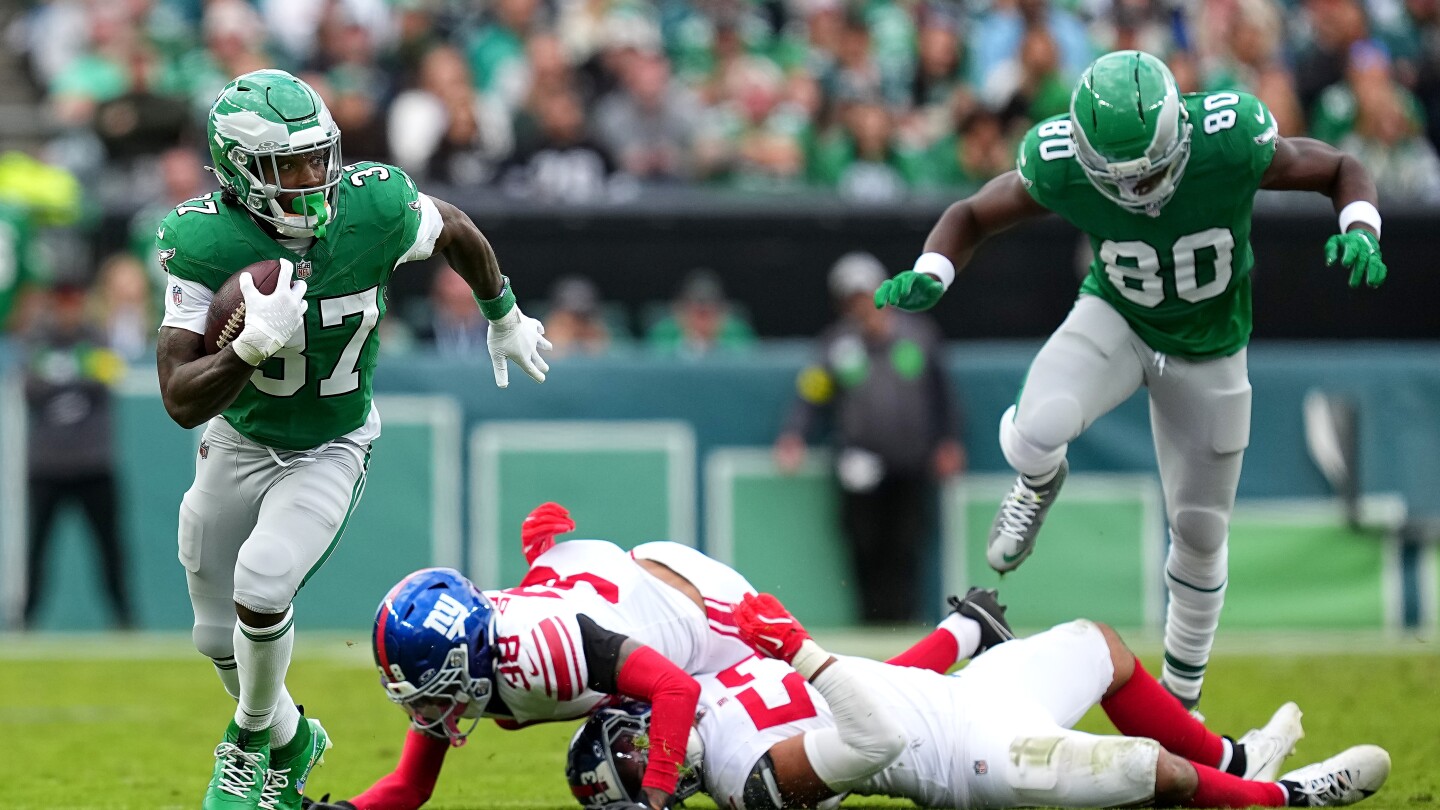 Saquon Barkley, Tank Bigsby lead the way as Eagles run all over the Giants